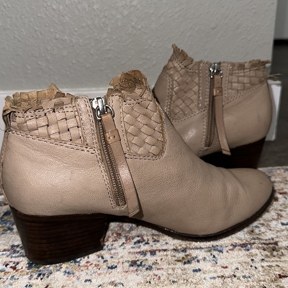 Coach new york women’s low heel boot - Picture 5 of 7